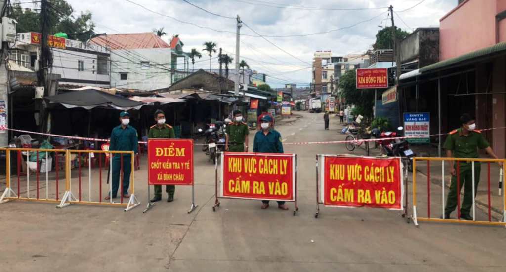 Phong tỏa khu vực liên quan người dương tính với SARS-CoV-2 ở xã Bình Châu, Bình Sơn, Quảng Ngãi (Nguồn: CA Quảng Ngãi)