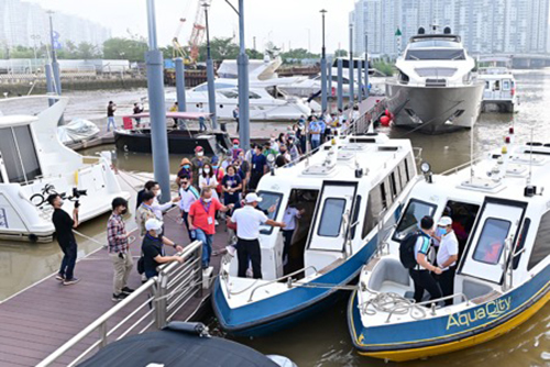 Khách hàng thích thú trải nghiệm cung đường sông từ Sài Gòn đến dự án Aqua City