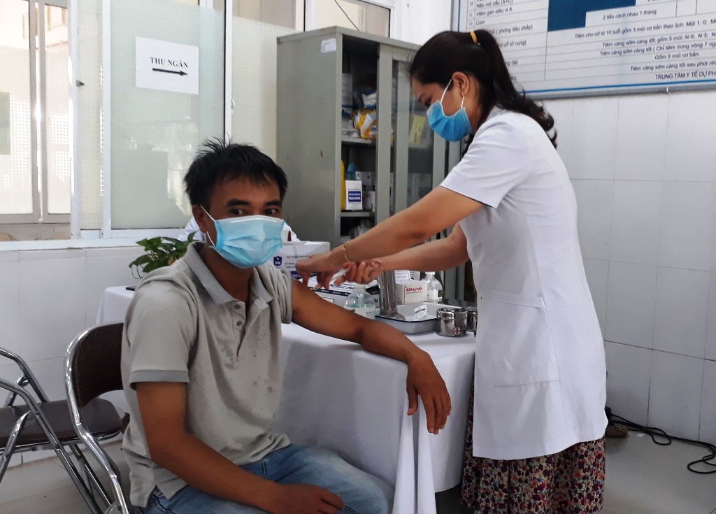 Quảng Nam triển khai tiêm vắc xin COVID-19 ASTRAZENECA đợt 2 năm 2021 