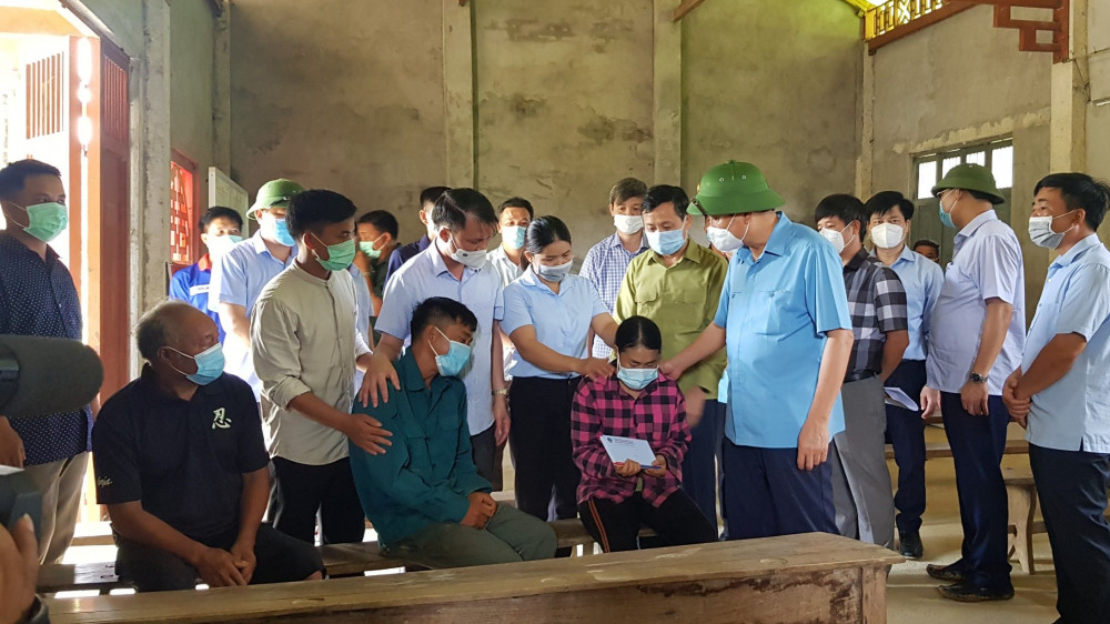 Thăm, chia buồn cùng gia đình có 3 cháu nhỏ thiệt mạng ở Tuyên Quang