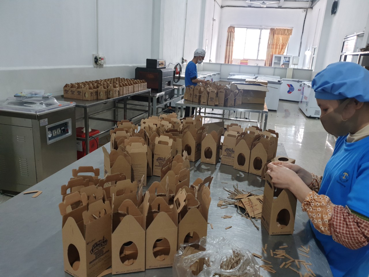 Hiện sản phẩm cá mòi kho Kiến Thụy, Hải Phòng đã được bán trên sàn thương mại điện tử.