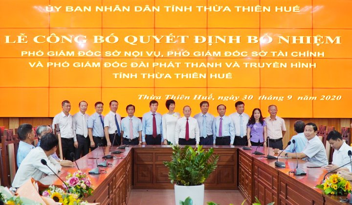 Lê công bố quyết định bổ nhiệm lãnh đạo chủ chốt của 03 đơn vị: Sở Nội vụ, Sở Tài chính và Đài Phát thanh và Truyền hình tỉnh Thừa Thiên - Huế.