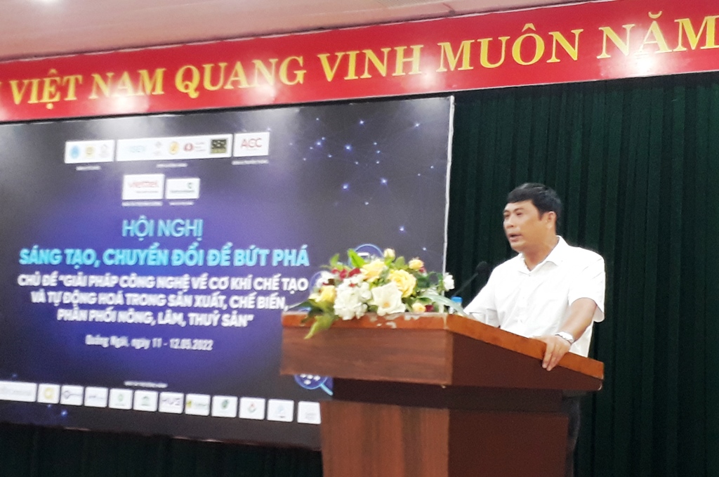 Ông Nguyển Quang Trung, Phó Giám đốc Sở NN&PTNT tỉnh Quảng Ngãi tham luận tại hội nghị.
