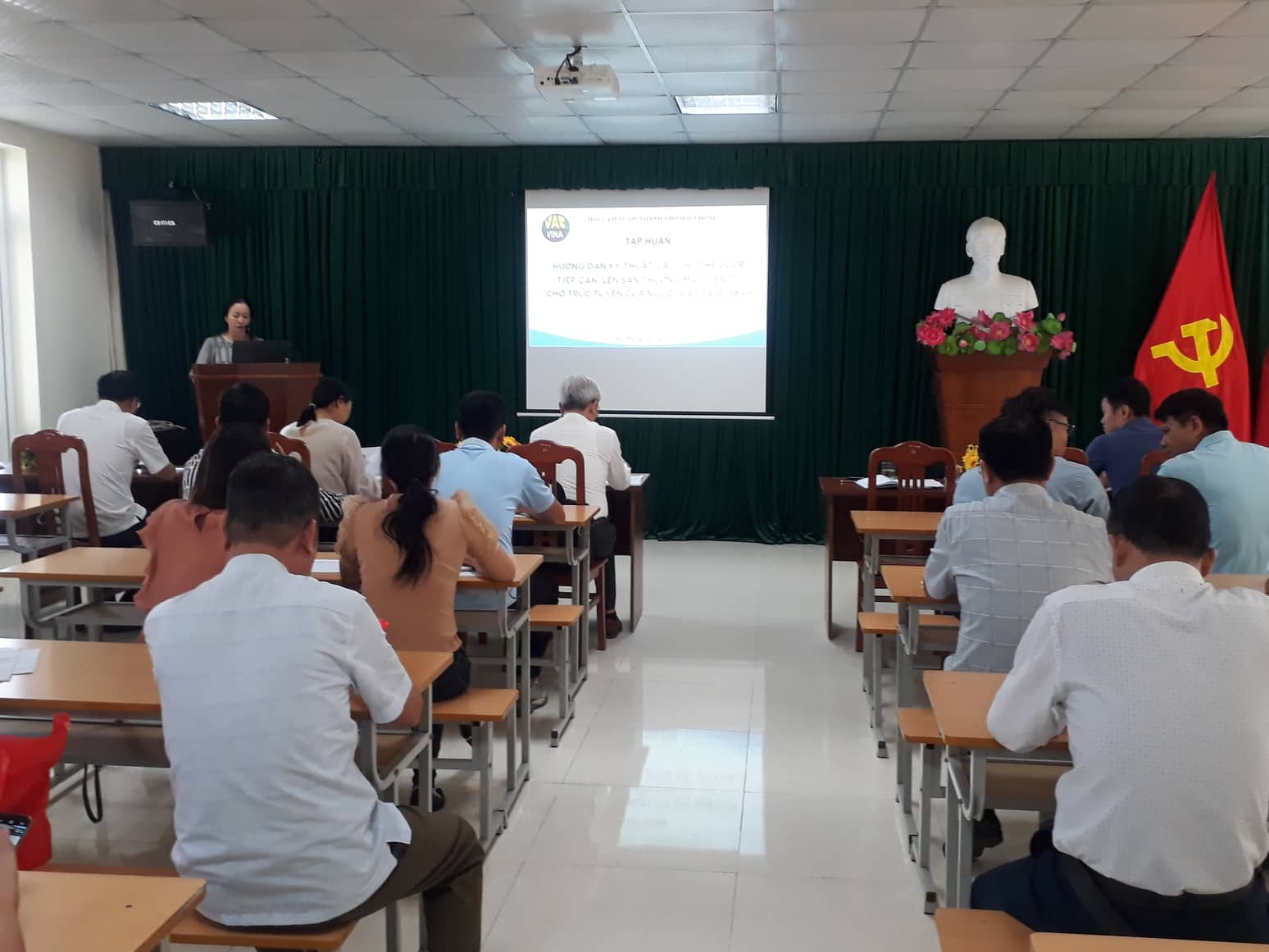 Hội Làm vườn TP. Hải Phòng kết hợp cùng Công ty CP Hoa Sen Đỏ tổ chức tập huấn hướng dẫn kỹ thuật các chủ thể OCOP tiếp cận lên sàn thương mại điện tử “Chợ trực tuyến của người Việt Sale186.vn”.