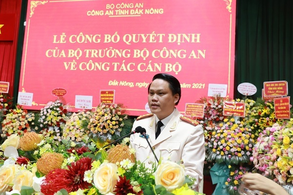 Tân giám đốc Công an tỉnh Đắk Nông phát biểu nhận nhiệm vụ.