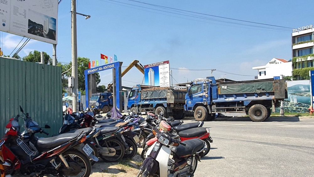 Xe chở cát từ dự án PAVNC náo loạn đường phố Đà Nẵng