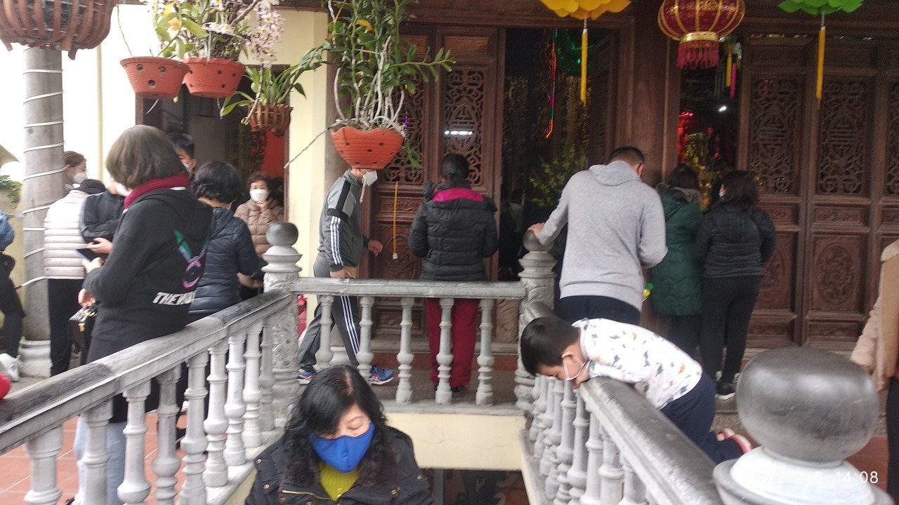 Tại Đền Tam Kỳ (Lê Chân, Hải Phòng) cùng thu hút nhiều du khách thập phương đến dâng hương, cầu lộc, cầu tài, bình an đầu năm mới.