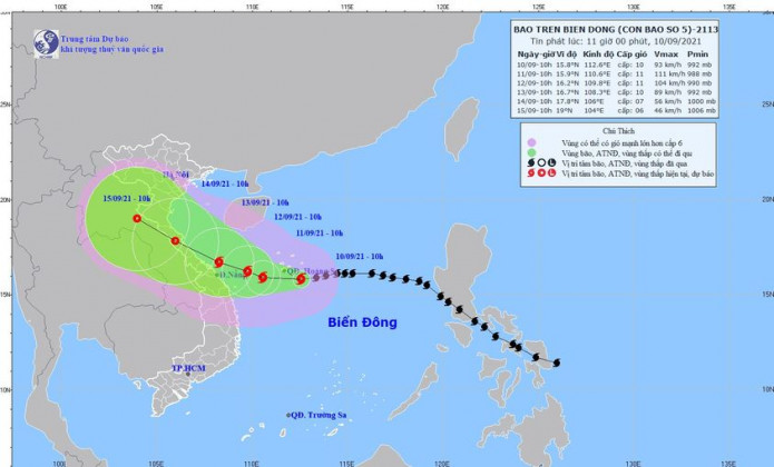 Văn phòng Ban Chỉ huy PCTT và TKCN tỉnh Thừa Thiên - Huế thường xuyên cập nhật thông tin về cơn bão số 5 (bão Conson).
