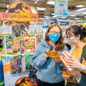 Bánh ngũ cốc ăn sáng Nestlé hợp tác đưa Jurassic World: Dominion đến Việt Nam