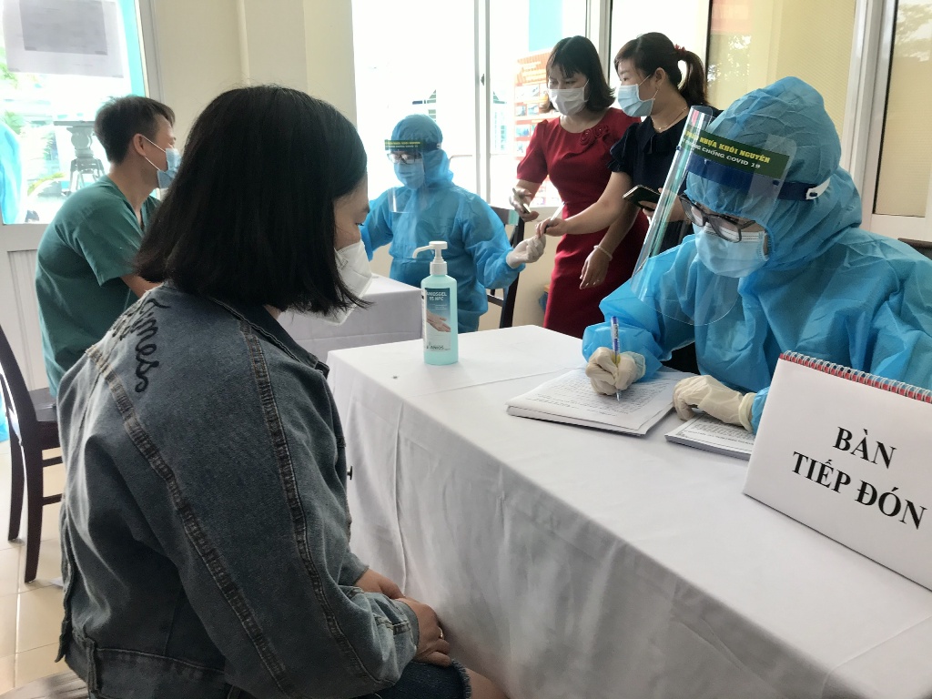 Kiểm tra sức khoẻ cho người dân tại một bệnh viện trên địa bàn Đà Nẵng