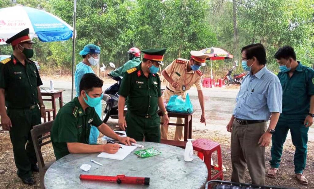Chốt kiểm tra y tế tại khu vực giáp ranh giữa tỉnh Quảng Ngãi - Quảng Nam.