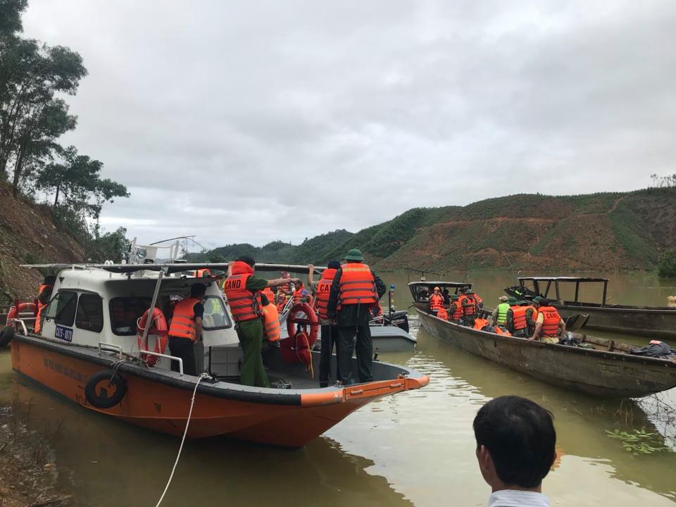 Công tác tìm kiếm các nạn nhân mất tích tại thủy điện Rào Trăng 3 phải tạm dừng.