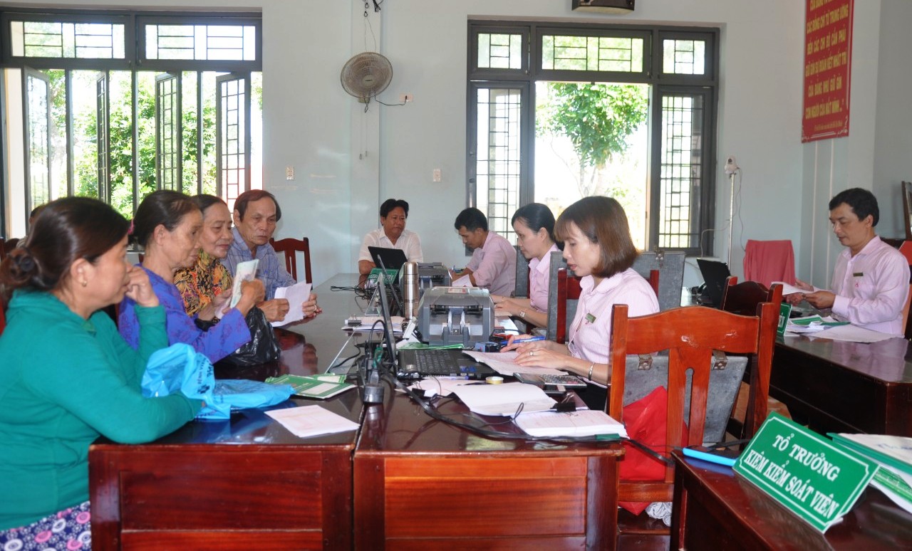 Chi nhánh Ngân hàng CSXH tỉnh Quảng Ngãi triển khai cho vay chương trình hộ mới thoát nghèo.