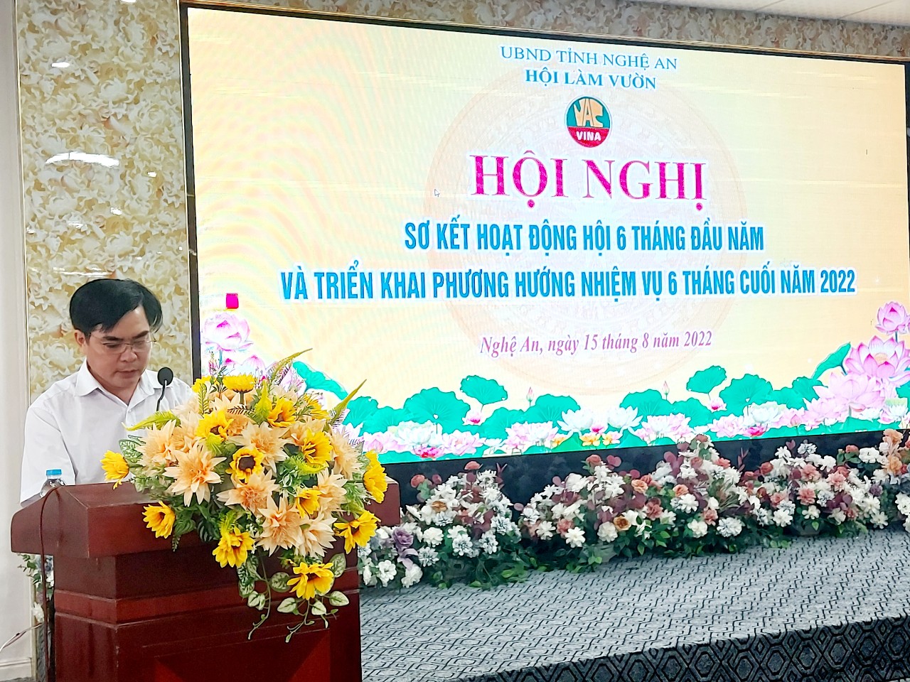 Ông Nguyễn Thế Thắng, Chủ tịch HLV tỉnh Nghệ An chủ trì hội nghị