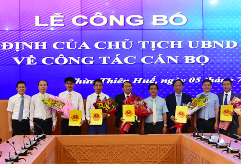 UBND tỉnh Thừa Thiên - Huế tổ chức Lễ công bố Quyết định về công tác cán bộ đối với nhiều sở ngành.