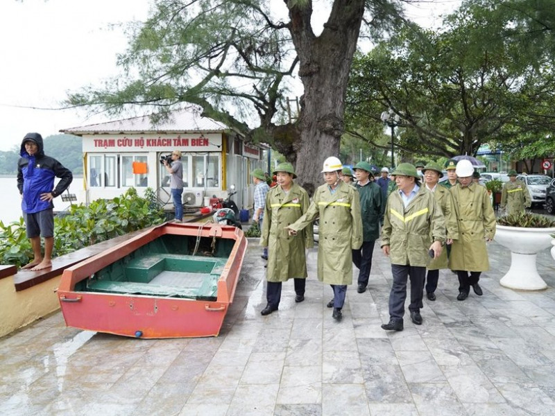 Thứ trưởng Bộ Nông nghiệp và PTNT kiểm tra công tác phòng chống bão tại Hải Phòng, Quảng Ninh