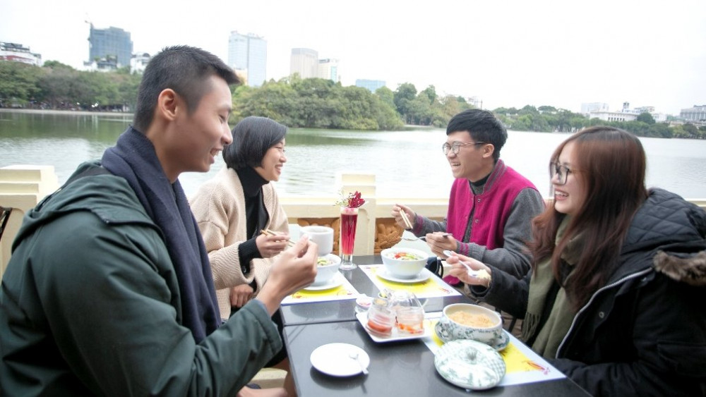 Nhà hàng Thủy Tạ: Sợi dây gắn kết người Hà Nội với nét thanh lịch Hà Thành