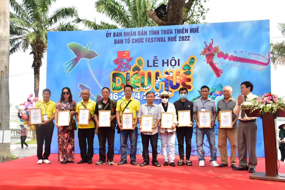 Sáng 16/4, tại Công viên Tứ Tượng (TP. Huế) đã diễn ra khai mạc Lễ hội Diều Huế 2022 “Những cánh bay Việt Nam”.
