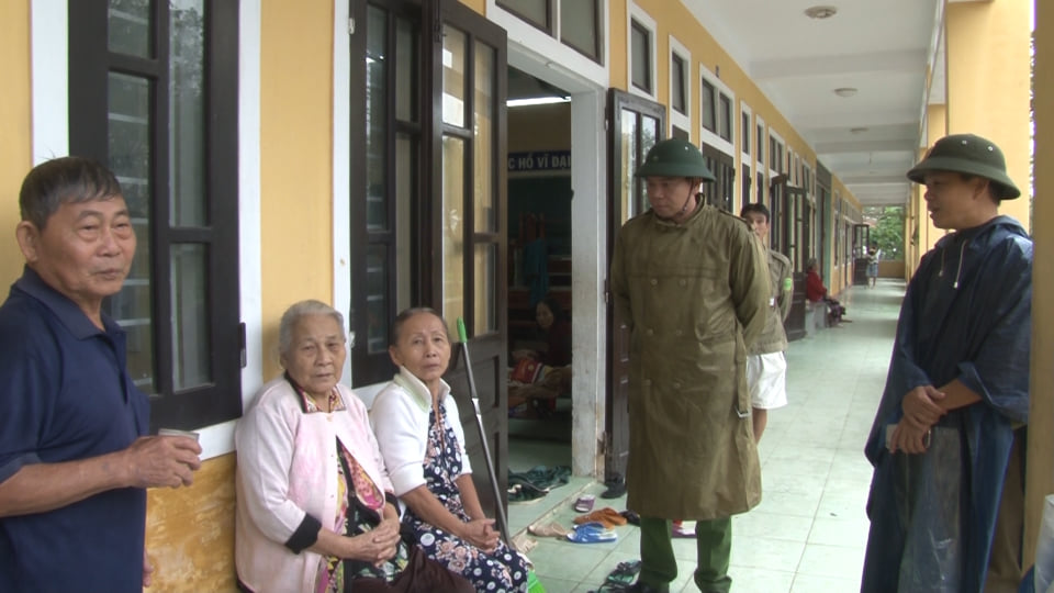 Với phương châm “4 tại chỗ” trong phòng chống bão tỉnh Thừa Thiên - Huế đã hạn chế được mức độ thiệt hại của bão số 13 trên địa bàn.