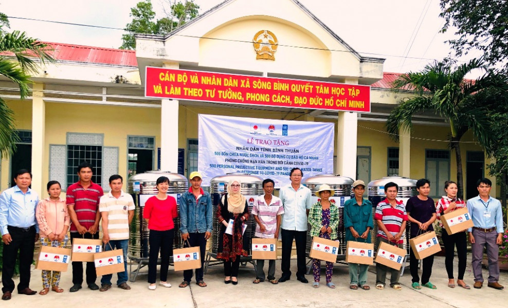 500 hộ nghèo tỉnh Bình Thuận nhận hỗ trợ các nhu cầu cơ bản để phòng chống COVID-19
