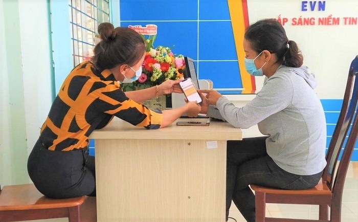 PC Đắk Nông hướng dẫn khách hàng thanh toán tiền điện điện theo phương thức điện tử.
