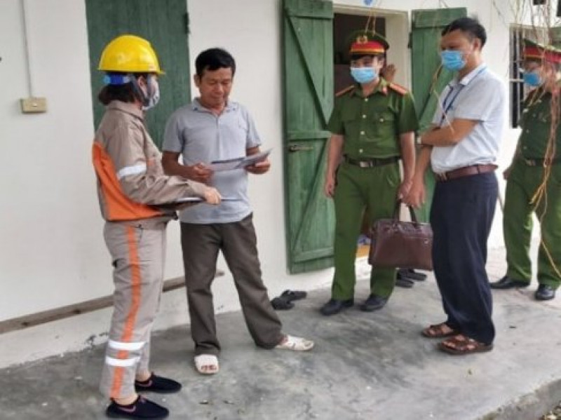 PC Hà Nam tuyên truyền bảo vệ hành lang an toàn lưới điện và cách sử dụng điện an toàn