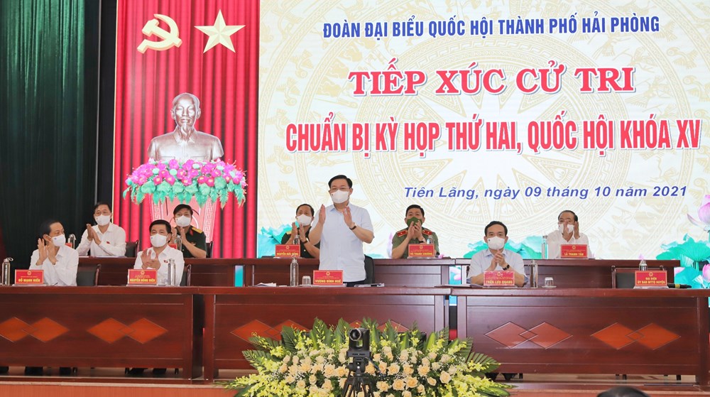 Chủ tịch Quốc hội Vương Đình Huệ cùng các đại biểu Quốc hội thành phố Hải Phòng tiếp xúc cử tri huyện Tiên Lãng