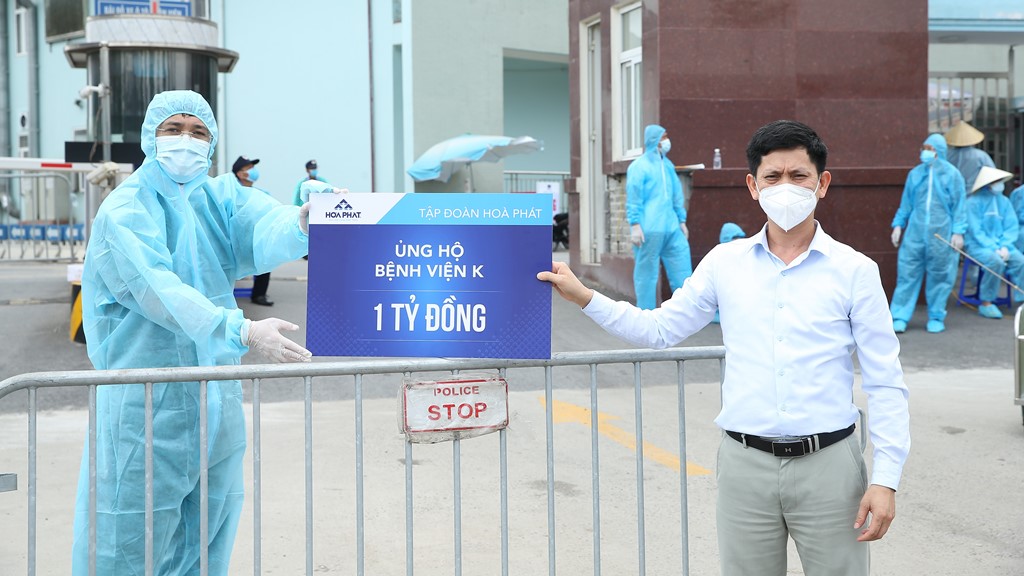 Tập đoàn Hòa Phát trao 01 tỷ đồng cho Bệnh viện K cơ sở 3 (Tân Triều).
