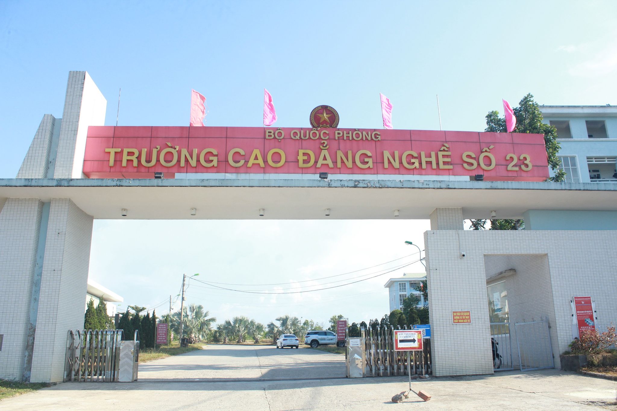 Trường Cao đẳng nghề số 23 được kích hoạt khu cách ly điều trị ca nhiễm SARS-CoV-2 không triệu chứng.