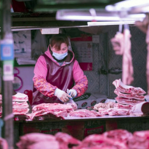 Trung Quốc lần thứ 2 trong năm mua dự trữ thịt lợn do giá giảm sốc
