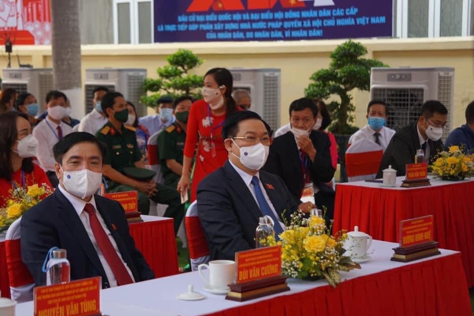 Đồng chí Vương Đình Huệ, Ủy viên Bộ Chính trị, Chủ tịch Quốc hội và đại biểu dự Lễ khai mạc bầu cử tại Hải Phòng.