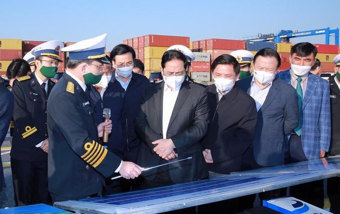 Thủ tướng Phạm Minh Chính đã đến thăm làm việc tại Cảng Container Quốc tế Lạch Huyện.