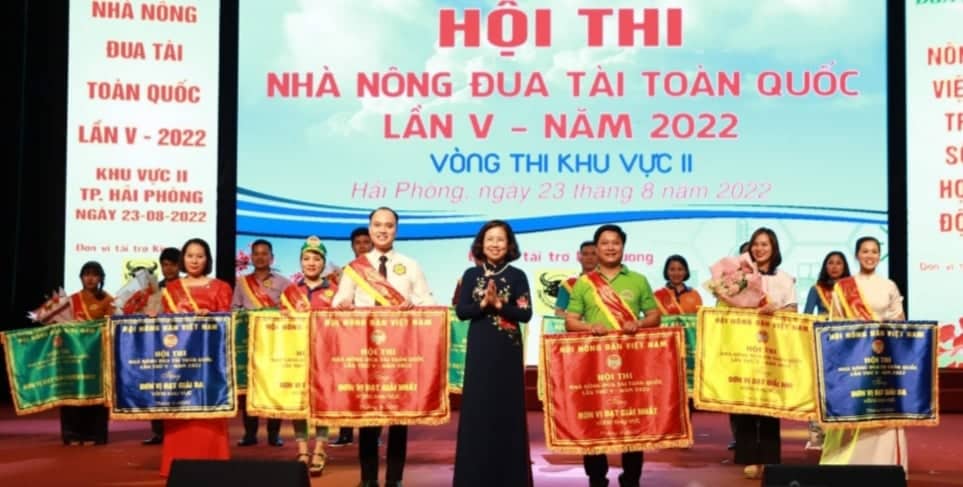 Bà Bùi Thị Thơm - Phó Chủ tịch Ban Chấp hành Trung ương Hội Nông dân Việt Nam, Trưởng Ban Tổ chức hội thi 