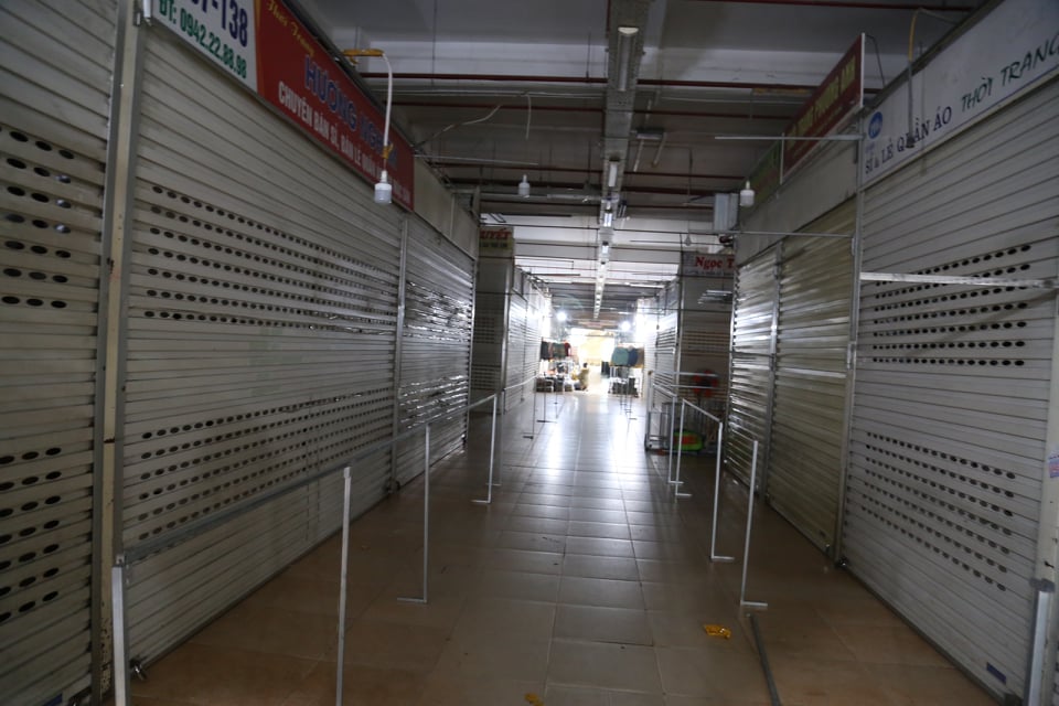 Nhiều ki-ốt tại chợ Vinh vẫn chưa mở hàng trở lại sau Tết