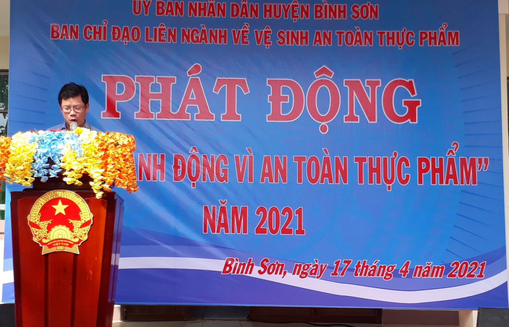 Ông Phạm Quang Sự, Phó Chủ tịch UBND huyện Bình Sơn phát biểu tại buổi lễ