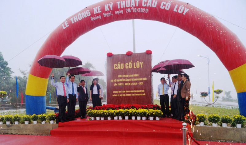 Lãnh đạo tỉnh Quảng Ngãi  gắn biển công trình chào mừng Đại hội đại biểu Đảng bộ tỉnh lần thứ XX, nhiệm kỳ 2020- 2025.