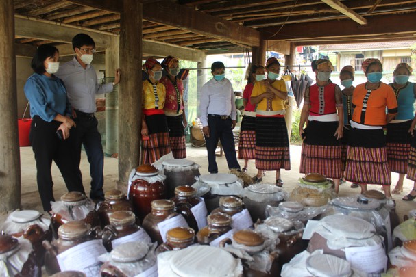 Làng nghề rượu cần tại bản Chòm Muộng, xã Mậu Đức (Con Cuông) có từ lâu đời