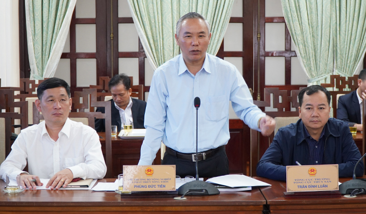 Thứ trưởng Bộ Nông nghiệp và PTNT Phùng Đức Tiến cùng đoàn làm việc tại tỉnh Thừa Thiên - Huế.