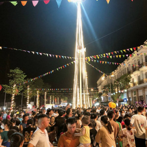 Chợ đêm kết hợp phố đi bộ ở Đô Lương thu hút hàng vạn người dân