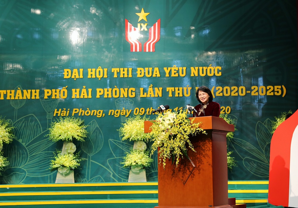 Bà Đặng Thị Ngọc Thịnh, Phó chủ tịch nước phát biểu tại Đại hội.