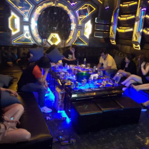25 thanh niên dương tính với ma túy trong quán karaoke
