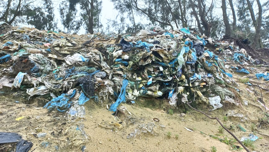 Bãi thu gom, chôn lấp rác thải tại xã Phú Thuận vẫn chưa được xử lý như dự kiến ban đầu.