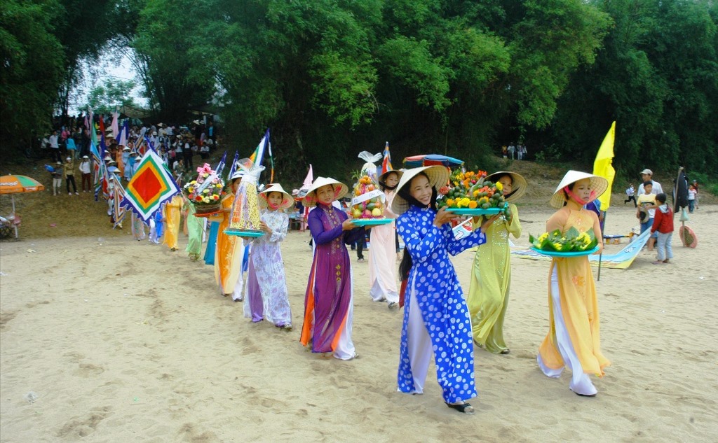 Lễ rước trong Lễ hội Bà Thu Bồn (ảnh Lê Trọng Khang)