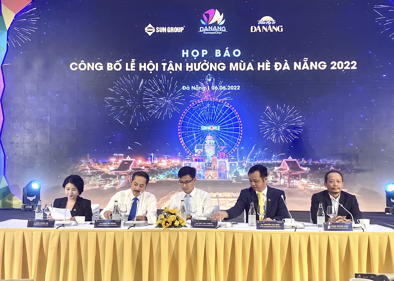 Tại buổi họp báo, các phóng viên đã đặt câu hỏi về nhiều sự kiện, vấn đề nóng liên quan đến du lịch Đà Nẵng trong năm nay.