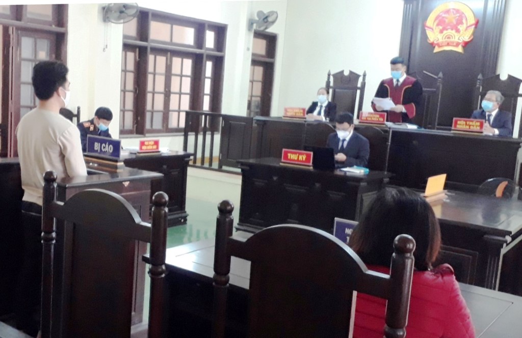 Quang cảnh TAND huyện Quế Sơn xét xử bị cáo Tiến. 