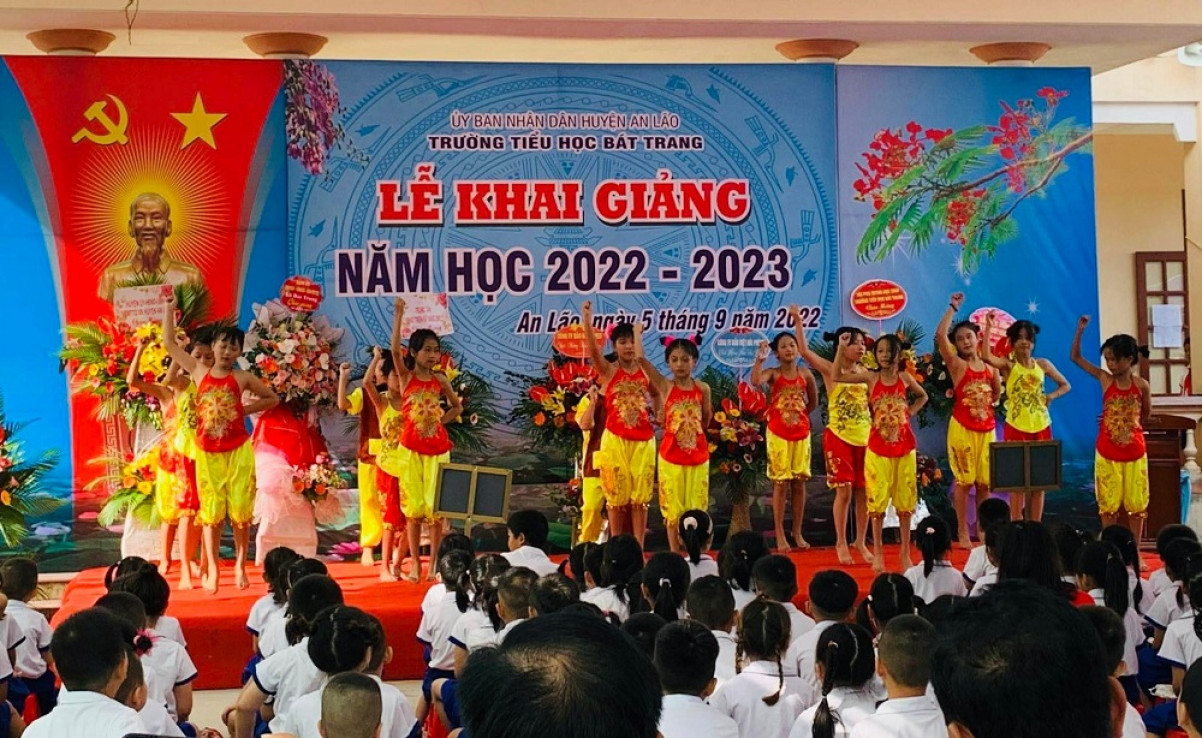 Những tiết mục văn nghệ đặc sắc tại trường Tiểu học Bát Trang, huyện An Lão chào mừng năm học mới.