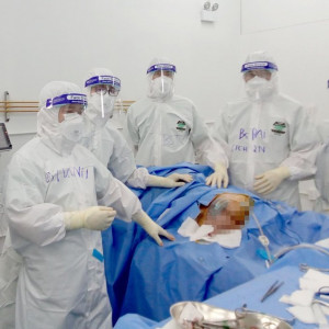 Triển khai phẫu thuật cho bệnh nhân Covid-19 nặng tại Trung tâm ICU