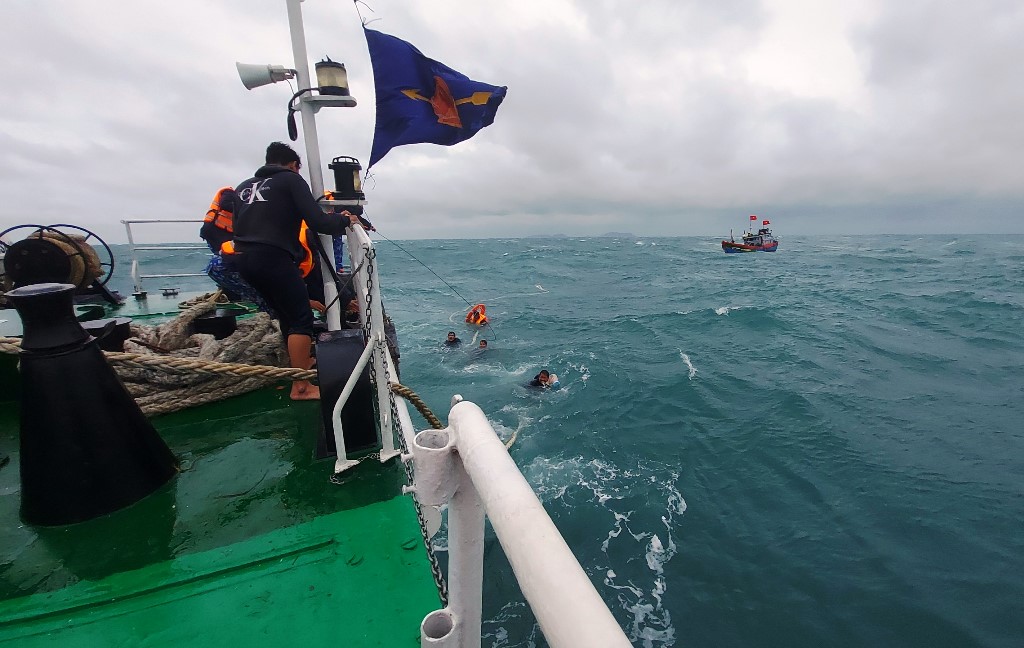 Toàn bộ 9 ngư dân Lý Sơn đã được cứu vớt (ảnh CTV)