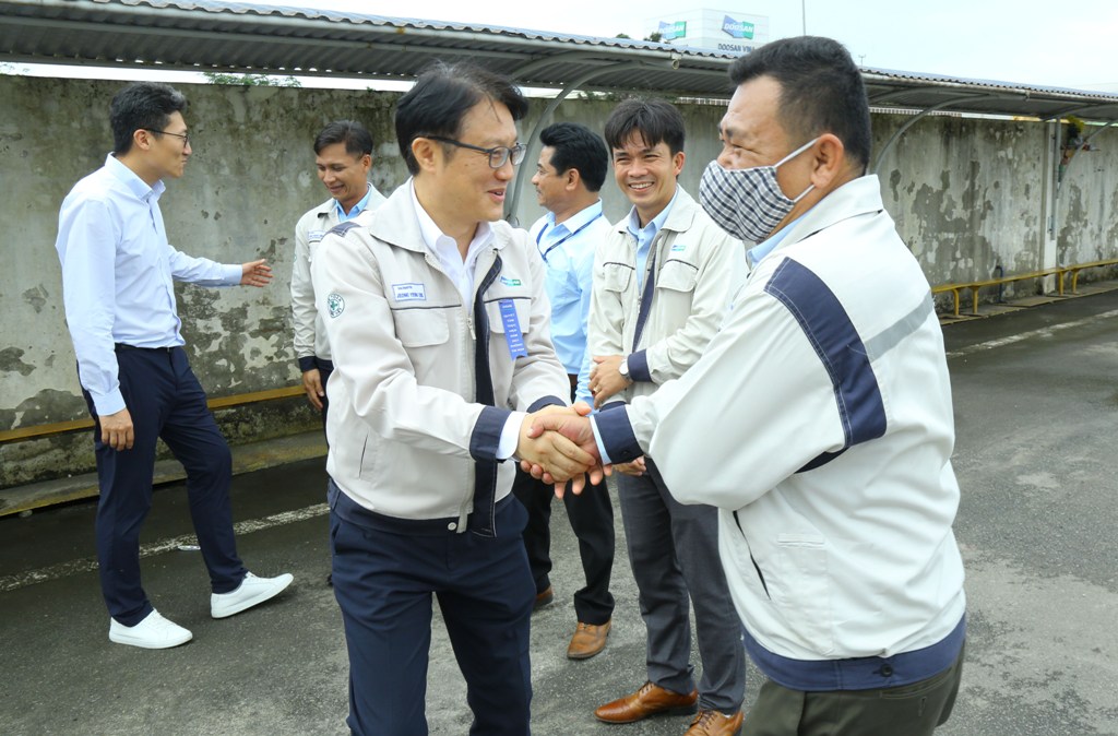 Doosan Vina hỗ trợ xe miễn phí đưa đón NLĐ về quê đón Tết cổ truyền