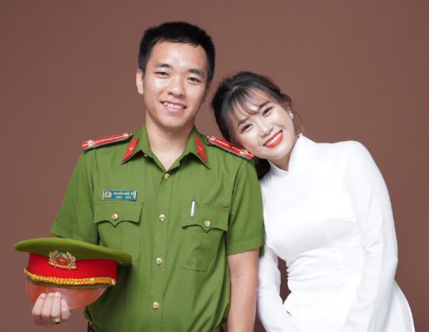 Trung úy Nguyễn Quốc Vỹ tự nguyện hoãn tiệc cưới để tập trung công tác phòng ngừa dịch Covid-19.